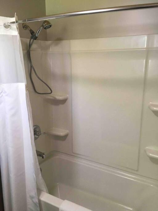 Вілла Caddy Corner Has A Hot Tub Just Outside Of Town Фоенч-Лік Екстер'єр фото